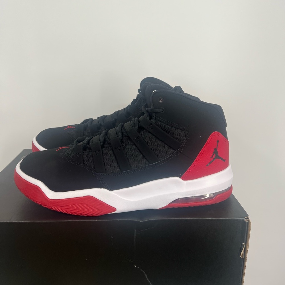 Nike Jordan Max Aura Black and Red Size 10 - Picture 3 of 5